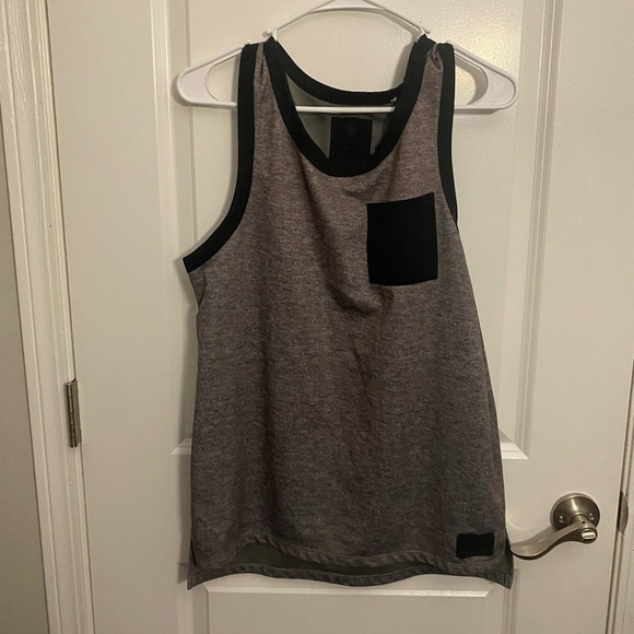 💜 On The Byas Men's Sleeveless Gray Tank Tops Size Small - Picture 1 of 3